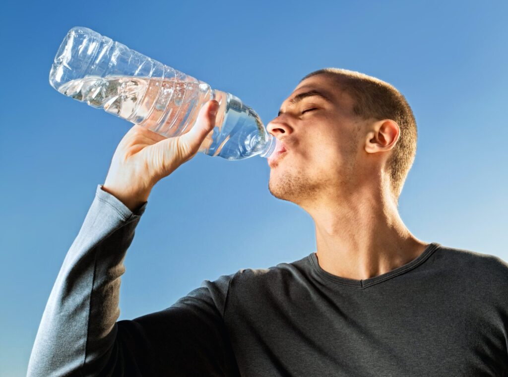 Come l'acqua ti aiuta a perdere peso